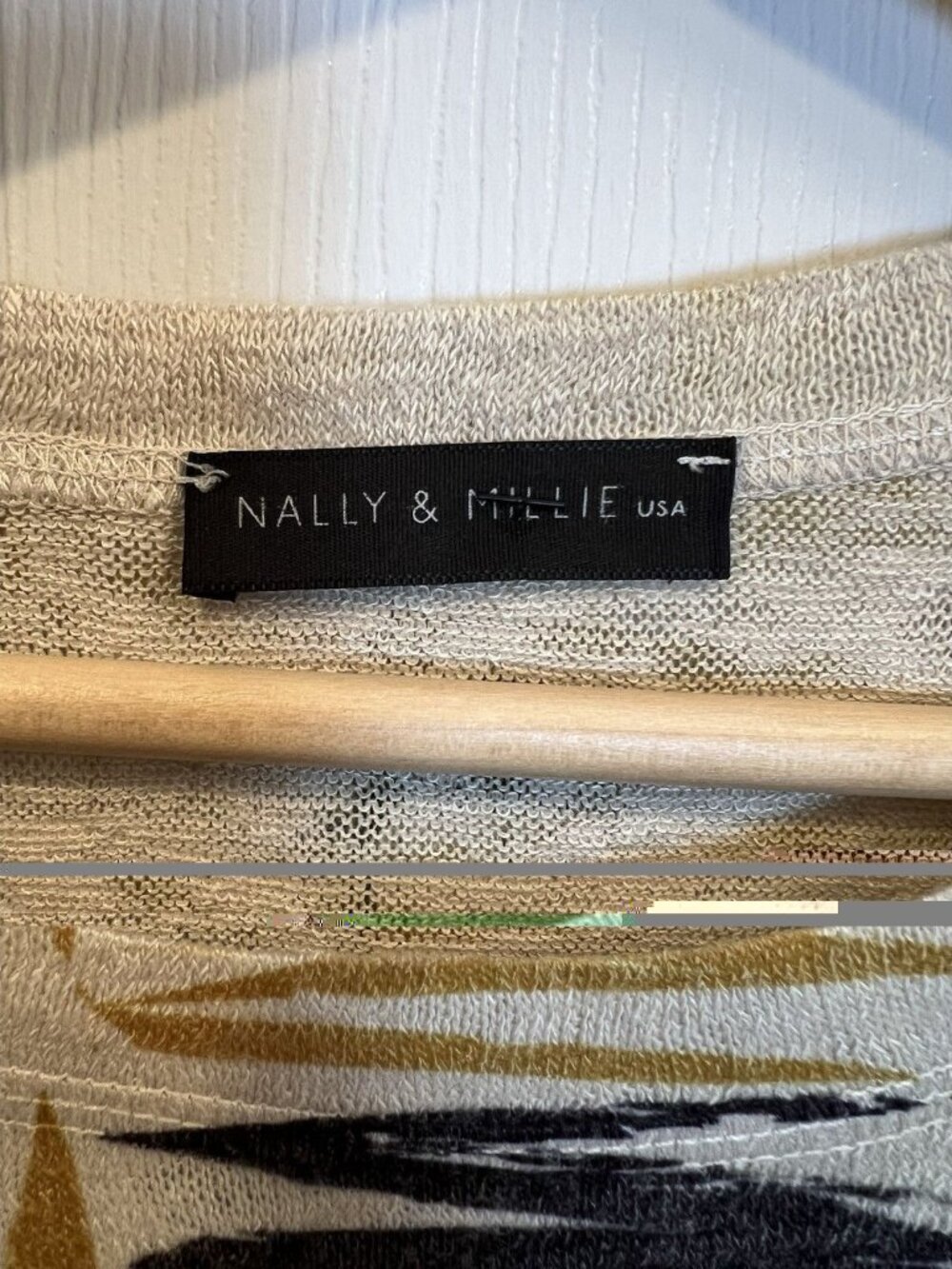 Nally & Millie Abstract Print Top Size Medium 3/4 Sleeve Knit Blouse USA NWT - Picture 4 of 7